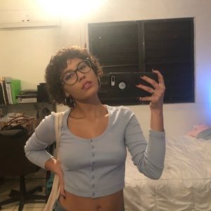 Meet your Posher, Alanis